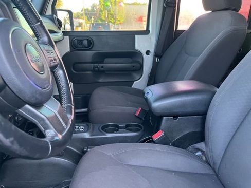 Used 2017 Jeep Wrangler Unlimited Sport w/ Connectivity Group AWD/4WD image 9