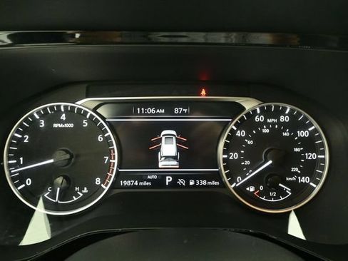 Used 2025 Nissan Pathfinder SV AWD/4WD image 10