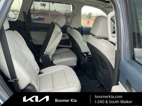 Used 2024 Kia Telluride EX w/ EX Captain's Chair Package image 12