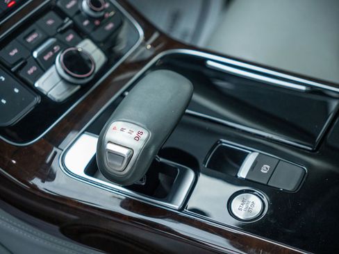 Used 2018 Audi A8 L 4.0T image 9