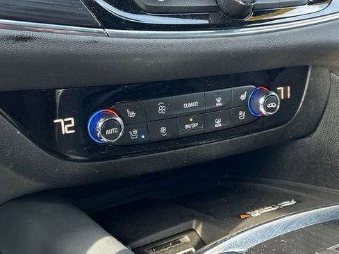 Used 2022 Buick Enclave Premium image 45