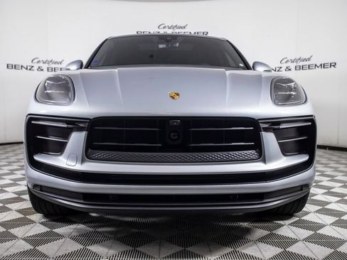 Used 2024 Porsche Macan AWD/4WD image 3