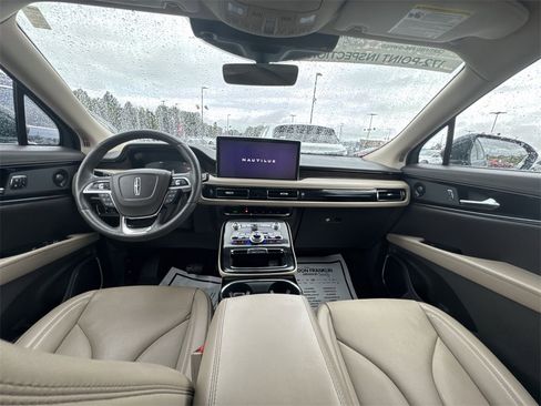 Used 2022 Lincoln Nautilus Reserve image 10