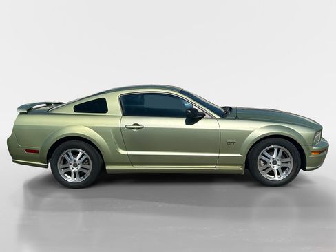 Used 2005 Ford Mustang GT RWD image 6