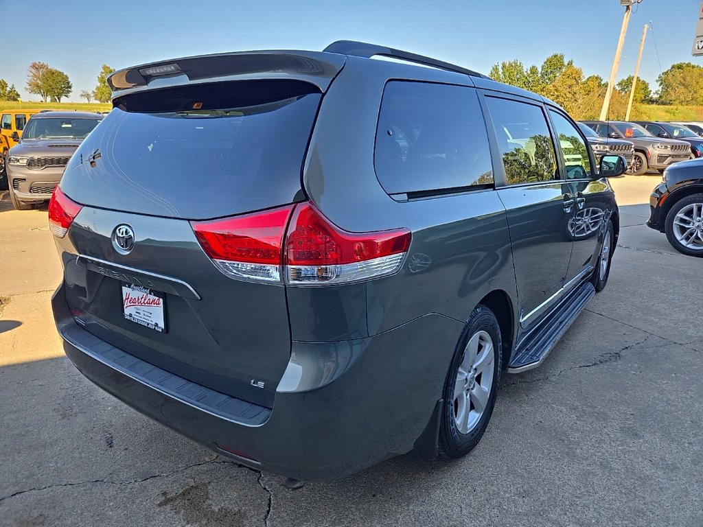 Used 2013 Toyota Sienna LE FWD image 36