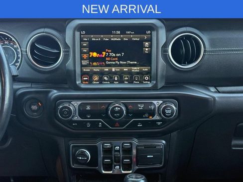 Used 2022 Jeep Wrangler Unlimited Sahara AWD/4WD image 14