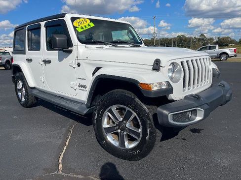 Used 2019 Jeep Wrangler Unlimited Sahara image 5