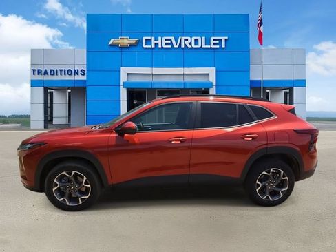 Used 2024 Chevrolet Trax LT w/ Driver Confidence Package FWD image 6