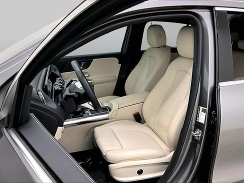 Certified 2025 Mercedes-Benz GLA 250 4MATIC image 8