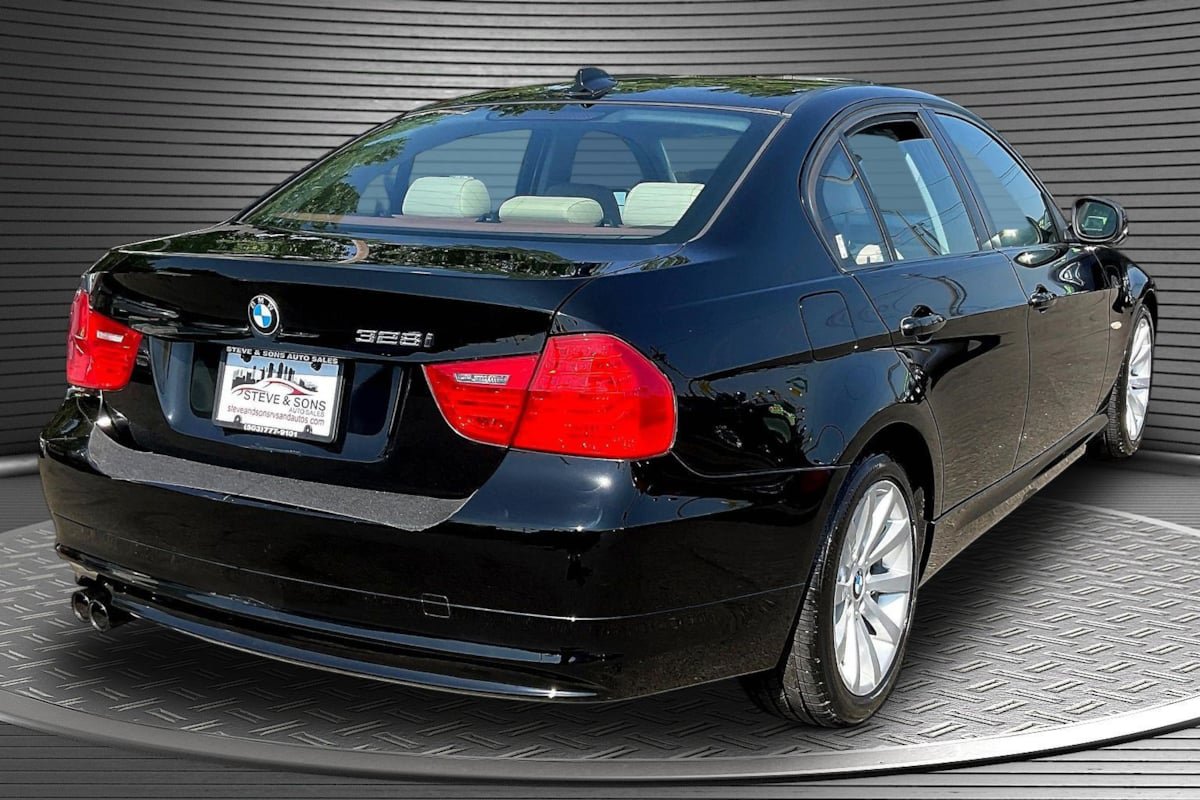 Used 2011 BMW 328i Sedan RWD image 6