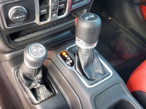 Used 2024 Jeep Wrangler Unlimited w/ LED Headlamp & Fog Lamp Group image 26