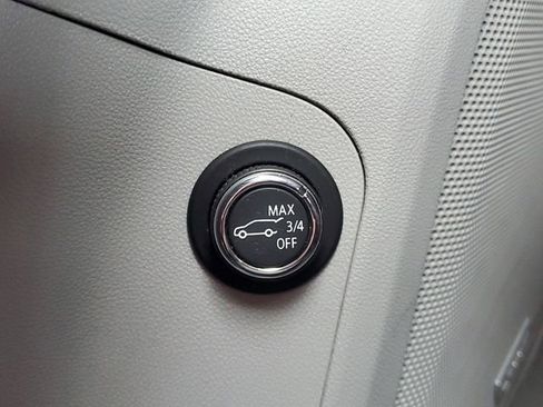 Used 2019 GMC Acadia SLT w/ LPO, Floor Liner Package image 27