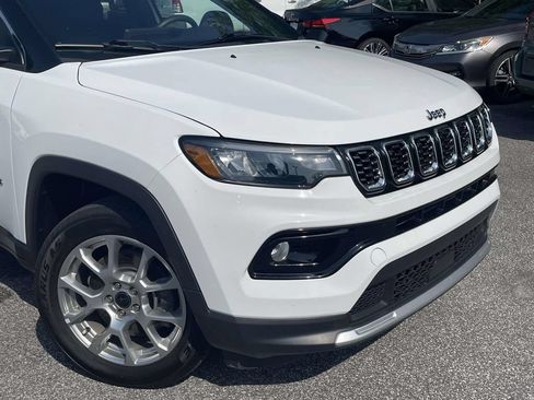 Used 2025 Jeep Compass Limited AWD/4WD image 9