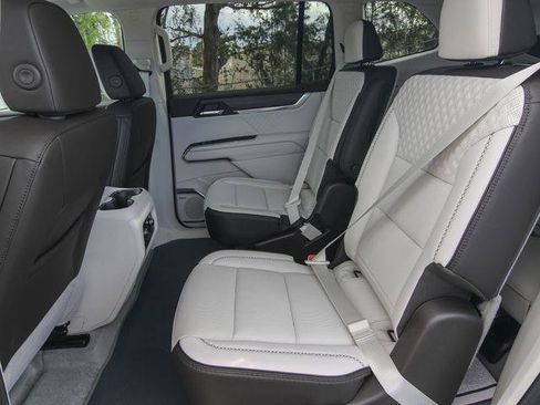 New 2026 GMC Acadia Denali w/ Super Cruise Package FWD image 28