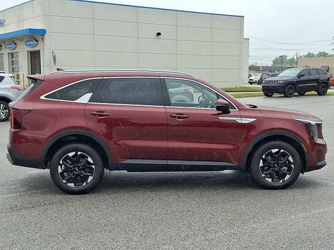 Used 2025 Kia Sorento S AWD/4WD image 11