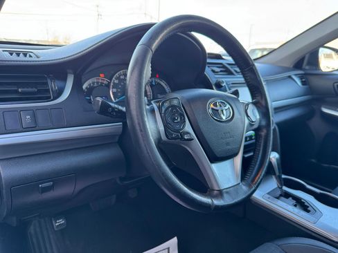 Used 2014 Toyota Camry SE w/ Moonroof Package image 16