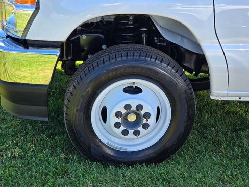 New 2026 Ford E-450 and Econoline 450 Super Duty w/ Interior Upgrade Package image 26