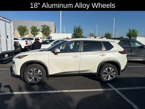 Used 2023 Nissan Rogue SV image 8