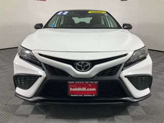 Used 2022 Toyota Camry SE video 2