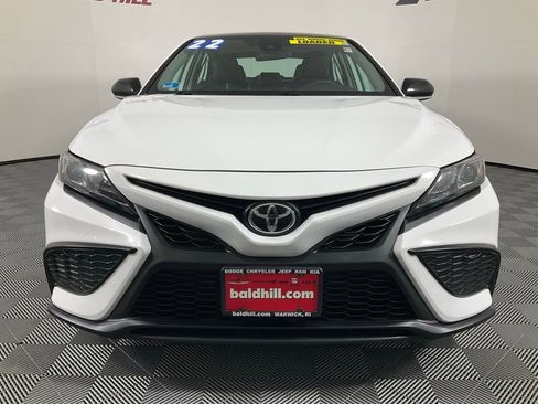 Used 2022 Toyota Camry SE image 2