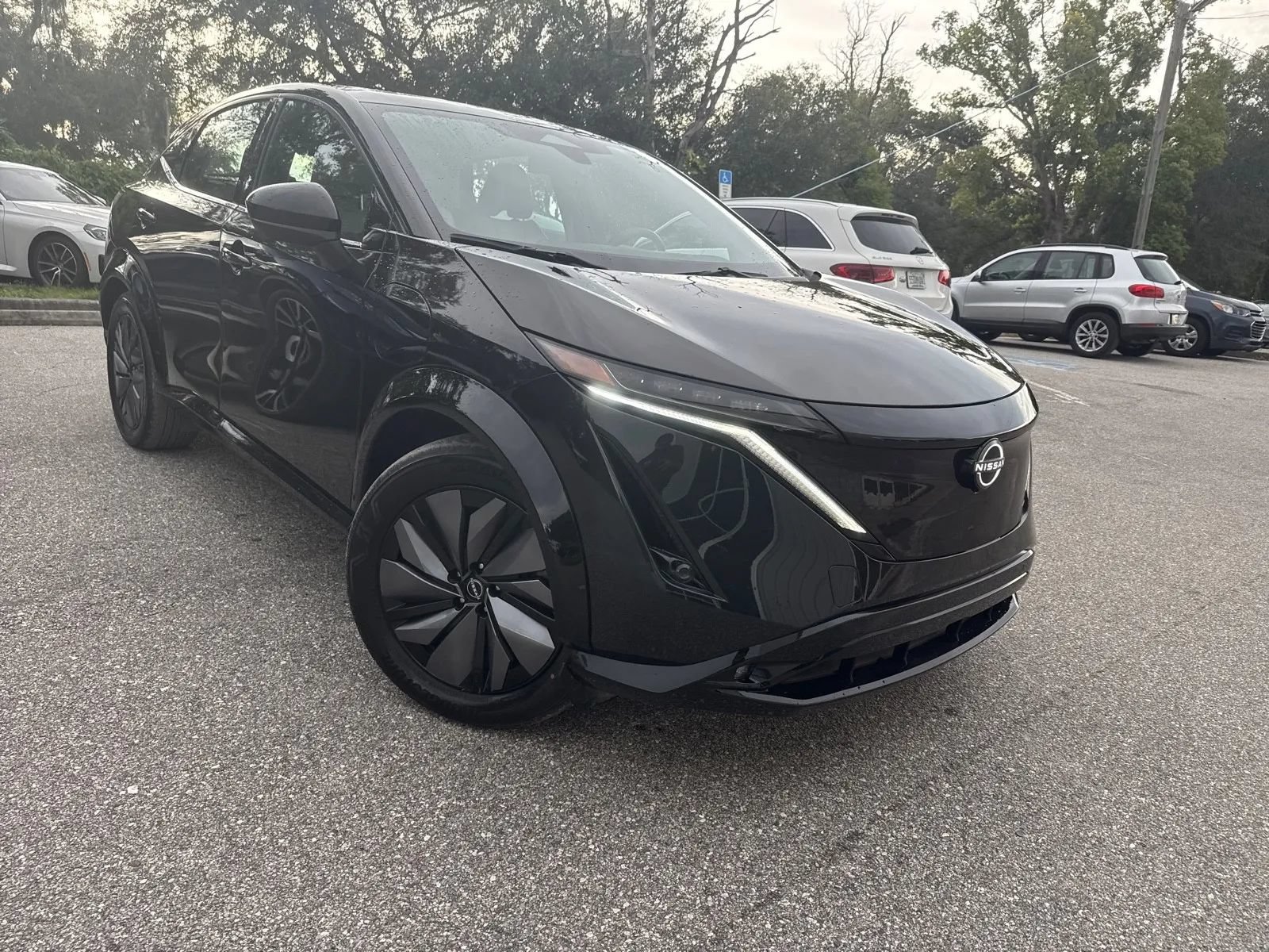 Used 2023 Nissan Ariya AWD image 5