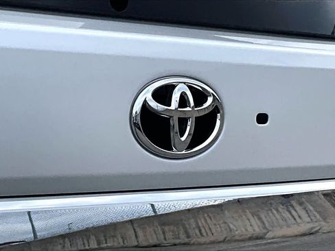 Used 2026 Toyota Sequoia Limited AWD/4WD image 31