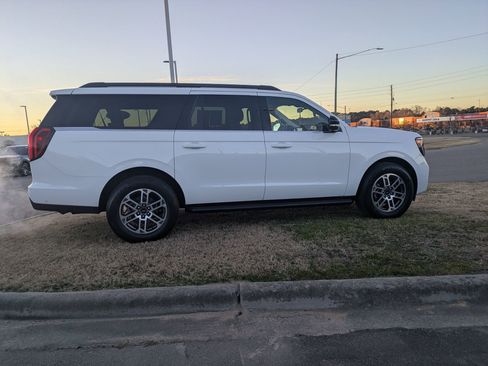 Used 2025 Ford Expedition Max Active image 3