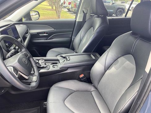 Certified 2025 Toyota Grand Highlander FWD image 11