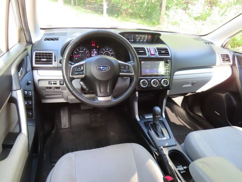 Used 2016 Subaru Forester 2.5i Touring w/ Popular Package #2 AWD/4WD image 4