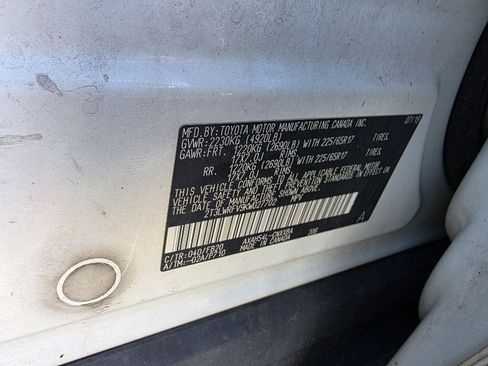 Used 2019 Toyota RAV4 LE w/ Carpet Mat Package AWD/4WD image 17