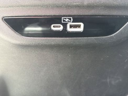 Used 2023 Chrysler Pacifica Touring-L FWD image 27
