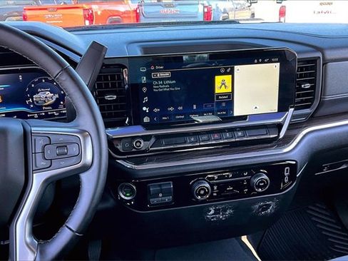 Used 2024 Chevrolet Silverado 2500 LT image 10