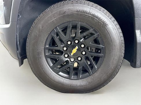 Used 2025 Chevrolet Silverado EV LT image 11