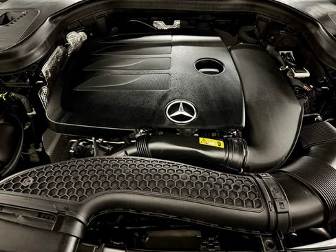 Used 2022 Mercedes-Benz GLC 300 4MATIC Coupe image 44