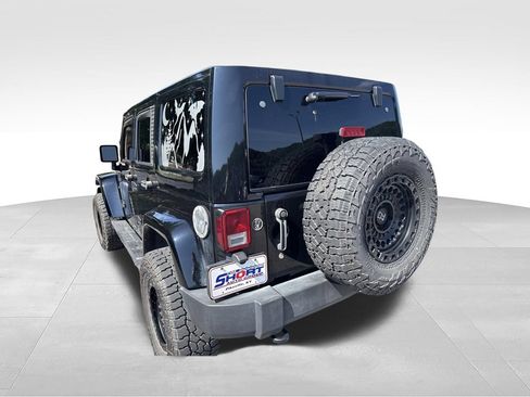 Used 2017 Jeep Wrangler Unlimited Rubicon w/ Connectivity Group AWD/4WD image 9