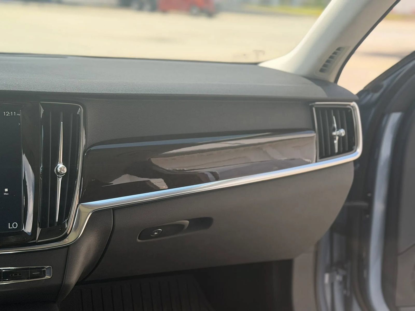 Used 2018 Volvo S90 T5 Momentum w/ Convenience Package FWD image 27