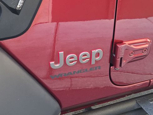 Used 2021 Jeep Wrangler Rubicon AWD/4WD image 11