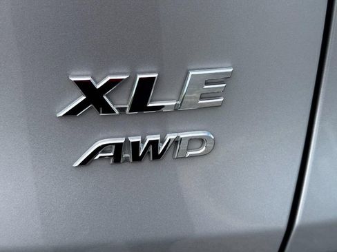 Used 2025 Toyota RAV4 XLE image 6