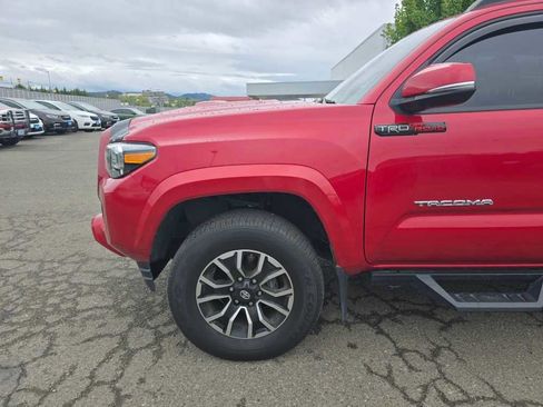 Used 2020 Toyota Tacoma TRD Sport w/ TRD Premium Sport Package AWD/4WD image 20
