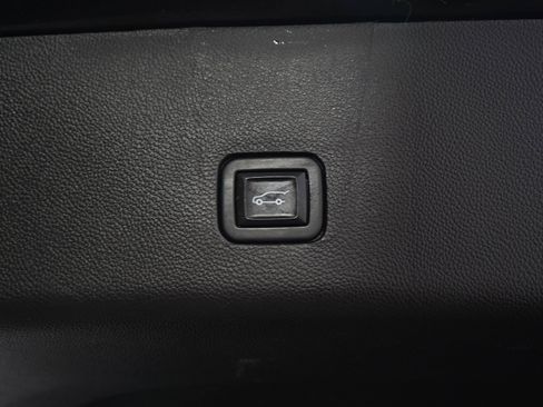 Used 2023 Chevrolet Traverse LT AWD/4WD image 11