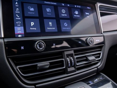 Used 2022 Porsche Macan S image 26