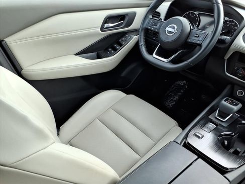 Used 2023 Nissan Rogue SV w/ SV Premium B Package image 9