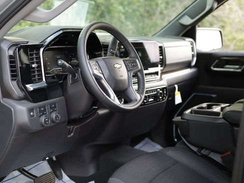 Used 2025 Chevrolet Silverado 1500 LT AWD/4WD image 9