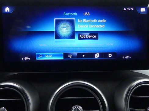 Used 2022 Mercedes-Benz GLC 300 4MATIC w/ Multimedia Package Lite image 14