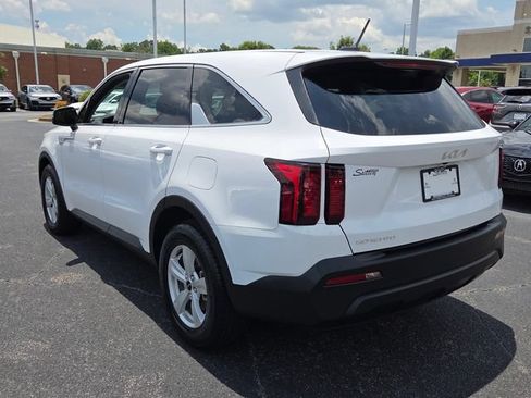 Used 2023 Kia Sorento LX FWD image 12
