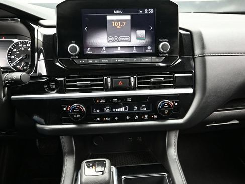 Used 2025 Nissan Pathfinder SV FWD image 41
