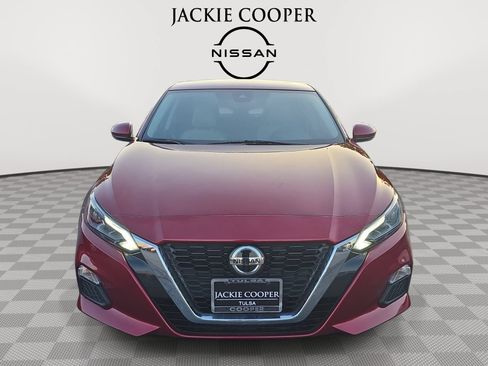Certified 2022 Nissan Altima 2.5 SV w/ SV Premium Package AWD/4WD image 2