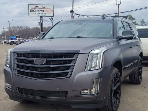 Used 2018 Cadillac Escalade Luxury image 3