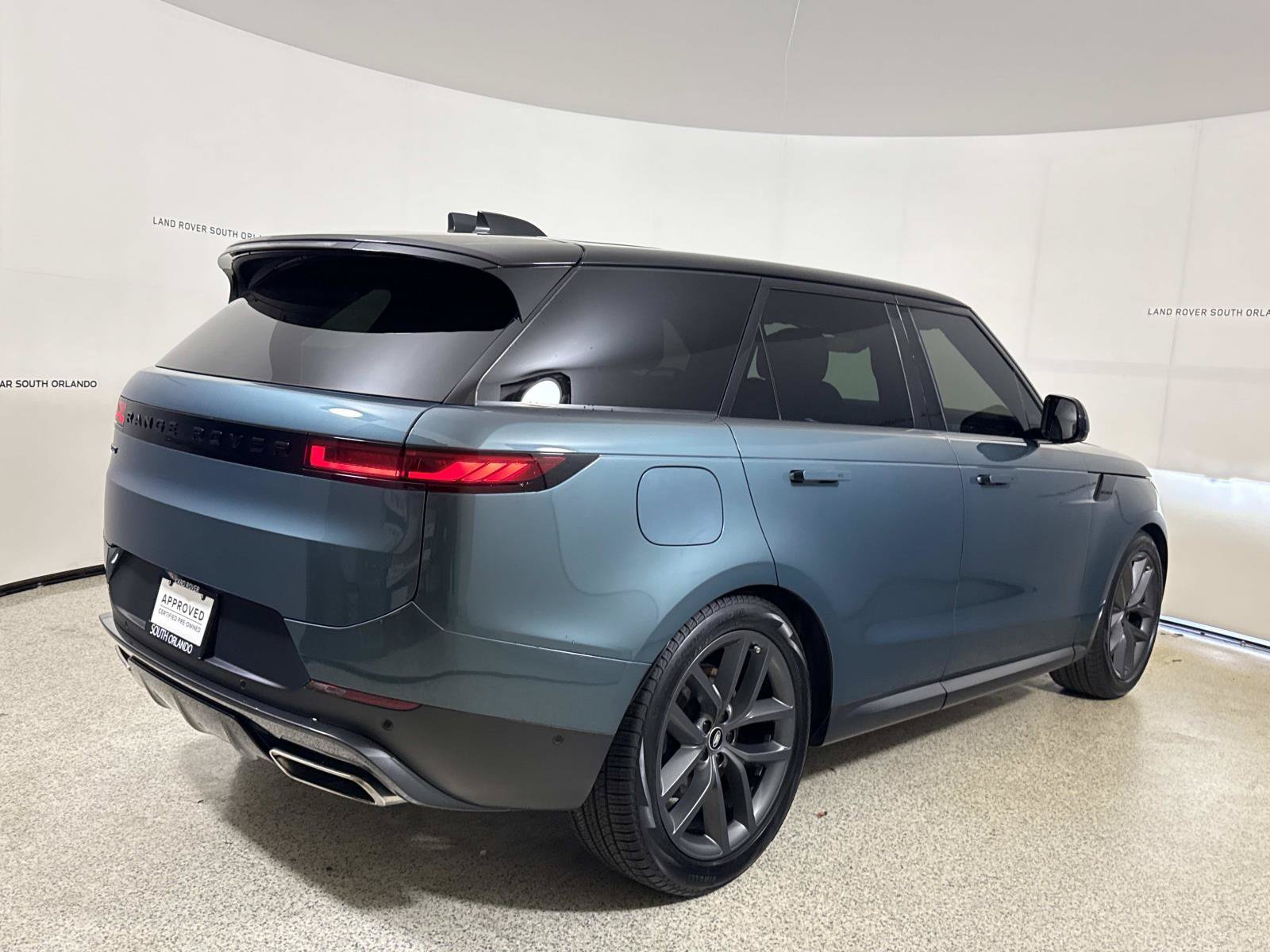 Used 2024 Land Rover Range Rover Sport SE AWD/4WD image 5