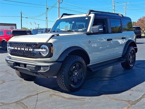 New 2025 Ford Bronco Outer Banks image 3